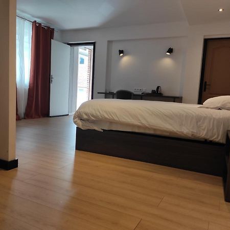Modern'Hotel Valenciennes Esterno foto
