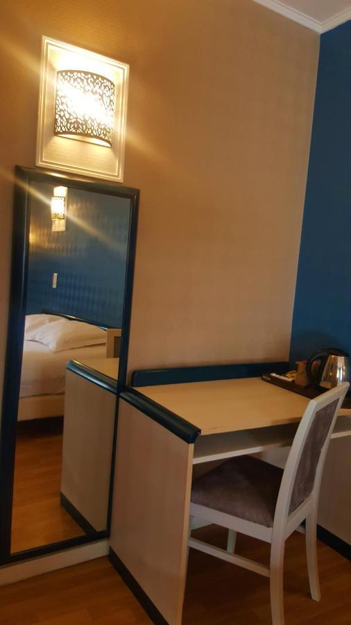 Modern'Hotel Valenciennes Esterno foto