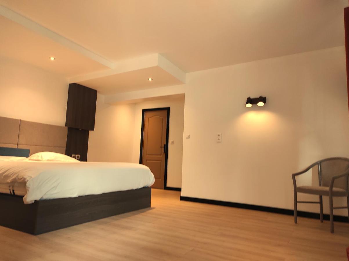 Modern'Hotel Valenciennes Esterno foto